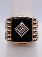 SZ 9 10kt Yellow Gold Black Onyx &  ~.10CT Round Cut Diamond Ring