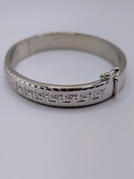  14KT WHITE GOLD ETCHED AND DIAMOND CUT GREEK KEY DESIGN BANGLE BRACELET