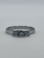  SIZE 7.5 14KT WHITE GOLD ~.21 TOTAL CARAT WT. PRINCESS CUT THREE DIAMOND RING