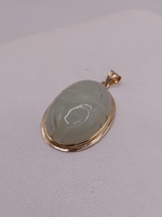  14KT YELLOW GOLD PIERCED DESIGN DOMED JADE CABOCHON 1.25" PENDANT