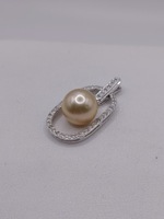  14KT WHITE GOLD 11mm GOLDEN PEARL IN DIAMOND OVAL FRAME 1.25" KINETIC PENDANT