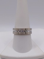  SIZE 9 14KT WHITE GOLD ~.15 TOTAL CARAT WT. 5-DIAMOND ACCENT BAND RING