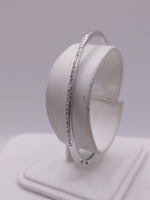  18KT WHITE GOLD ~.33 TOTAL CARAT WT. ROUND DIAMOND PAVE 2 1/2" BANGLE BRACELET