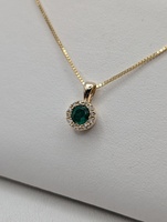  14KT YELLOW GOLD ~.61 TOTAL GEM WEIGHT EMERALD & DIAMOND 1/2" PENDANT