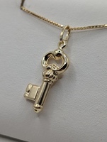  14KT YELLOW GOLD HOLLOW VINTAGE STYLE 1 1/8" KEY PENDANT