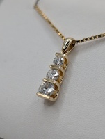  14KT YELLOW GOLD ~1 TOTAL CARAT WT. 3-DIAMOND 3/4" BAR SET DROP PENDANT