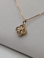  18KT YELLOW GOLD 1/2" CLOVER PENDANT